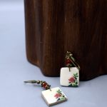 Orecchini pendenti quadrati in ceramica decorata, disegno Bahar - Image 3