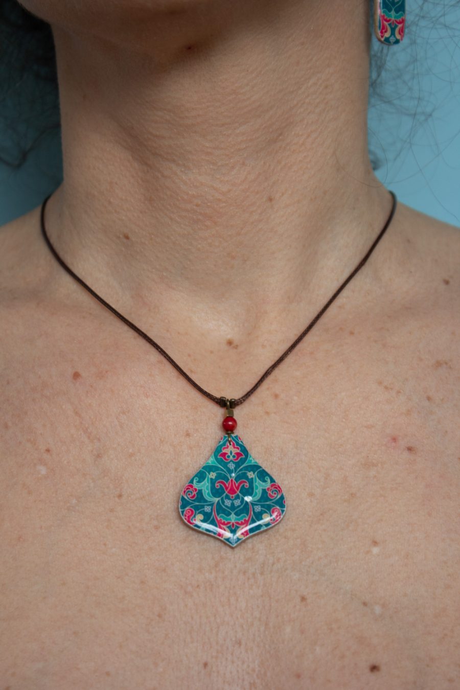 Collana con ciondolo arabesco Hiva - Image 4