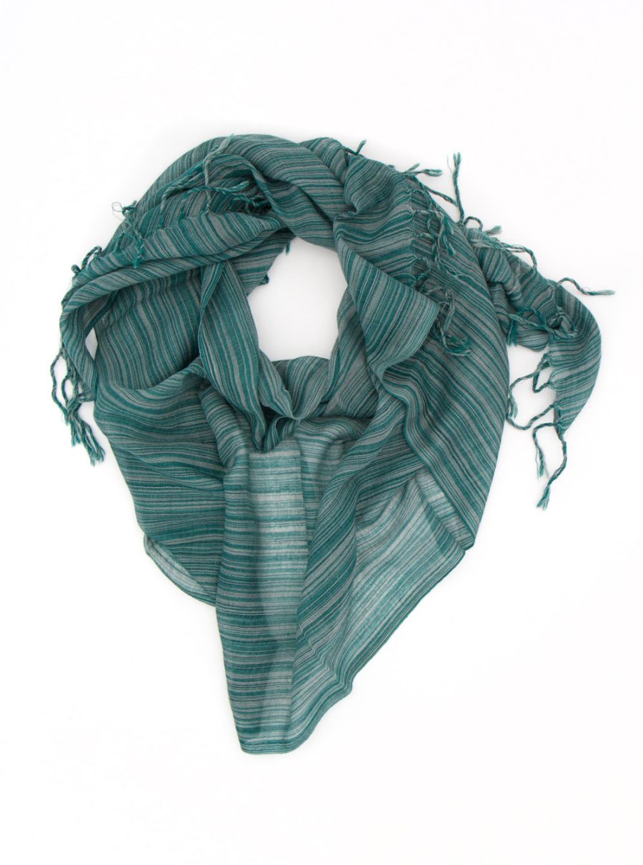 Stola in lana a righe verde - immagine 3