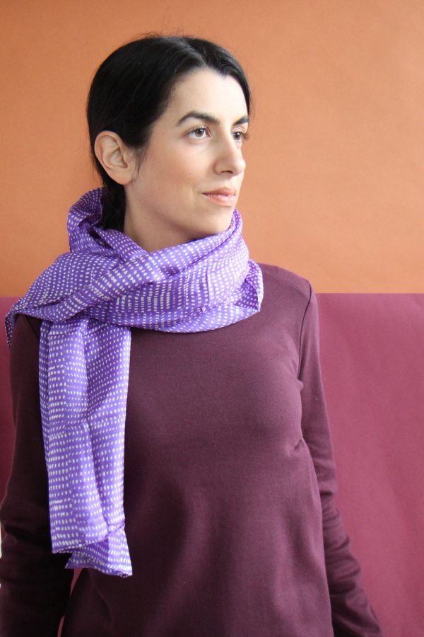 Sciarpa in seta stampa a pois viola