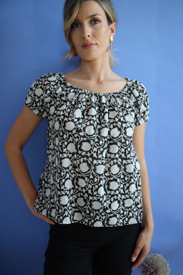 Blusa Shaila in cotone con stampa block print, disegno "Tulipani"