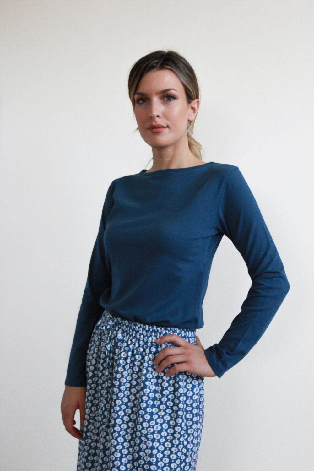 T-shirt Bateau in jersey di cotone biologico stretch - immagine 2