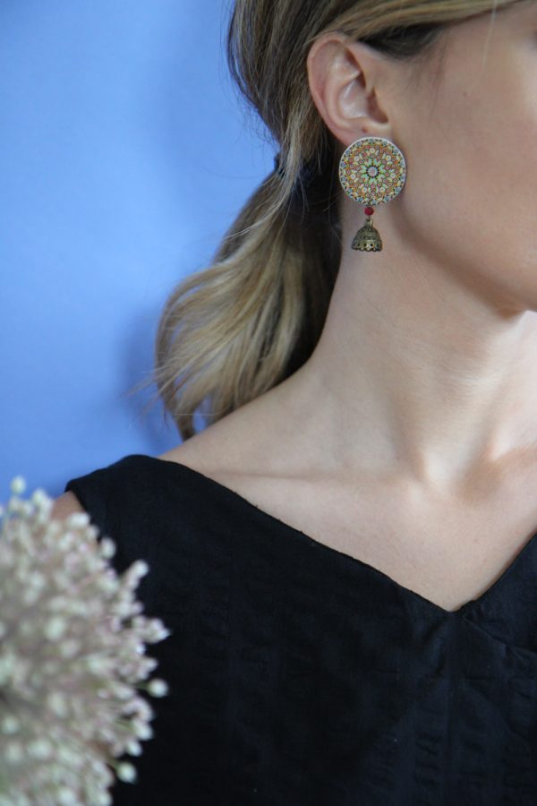 Orecchini a perno Moneta in ceramica decorata Masum